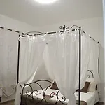 Au Giardin بيت ضيافة 4*