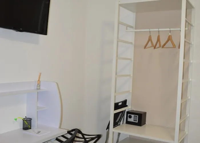 Au Giardin Pensión 4*